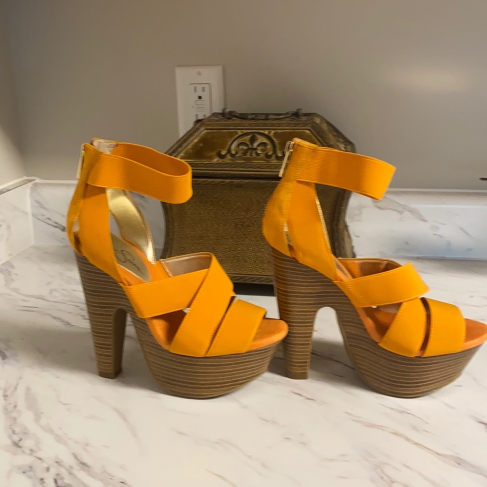 SOLD!!!SOLD!!!SOLD!!!Women platform style wedge heels size in perfect condition